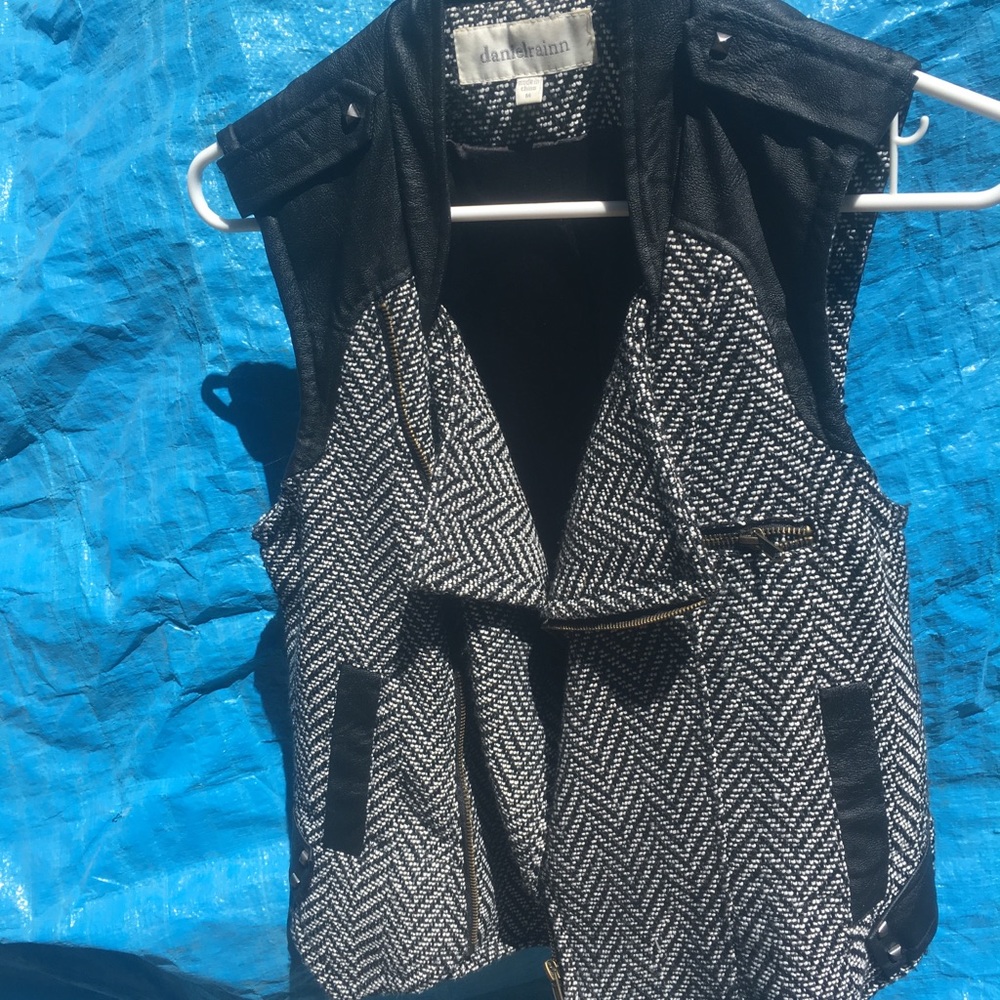 Daniel rainn black zipper vest